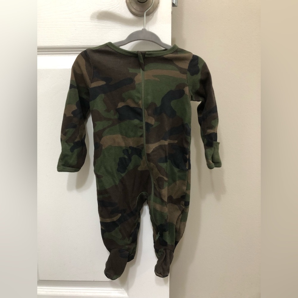 NEVER WORN infant 2 way zipper one piece. Size 0-3M